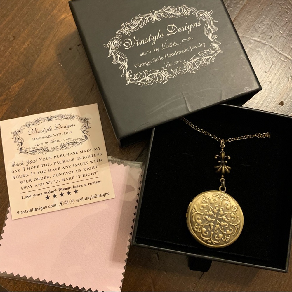 Vinstyle Designs Bronze Sister & Friend Locket Necklace, Brand New in Box